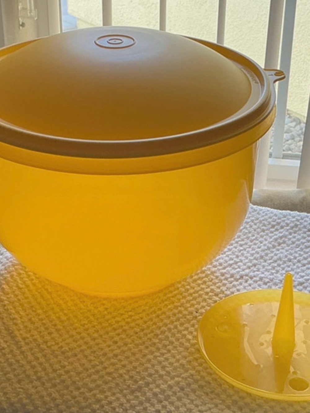 vintage Tupperware Crisp It Lettuce Keeper